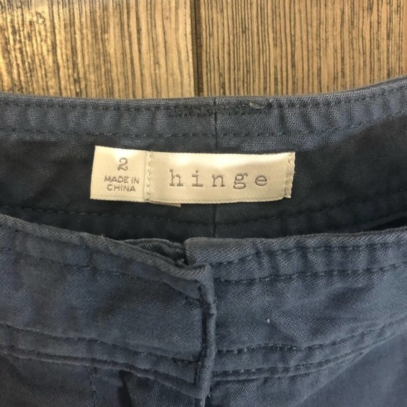 Hinge cuffed Shorts Sz 2 - Picture 2 of 5